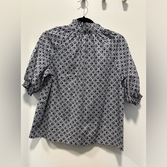 Elegant Avara blouse - Picture 2 of 3